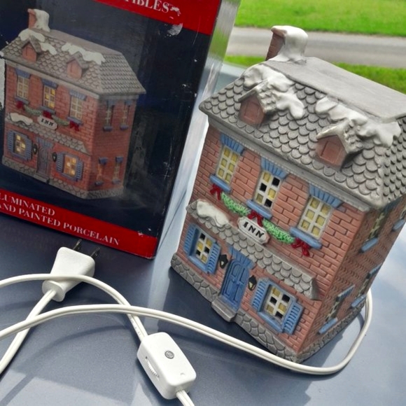 Lighted Christmas House NWT Hotel Inn Hand Painted Porcelain New in Box - Picture 4 of 16